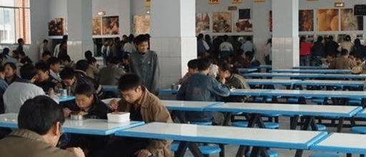 承包工廠食堂 1000人規模，每人20元，利潤幾何？